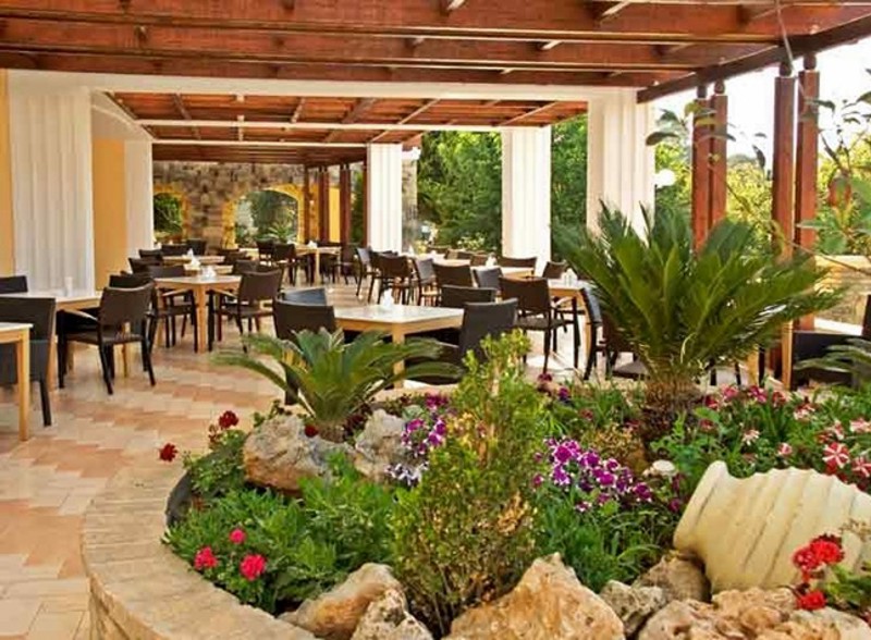 Restaurant at Crithoni's Paradise Hotel