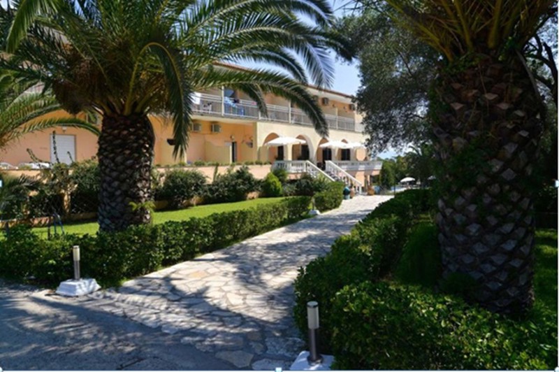Exterior with gardens at Primavera Hotel