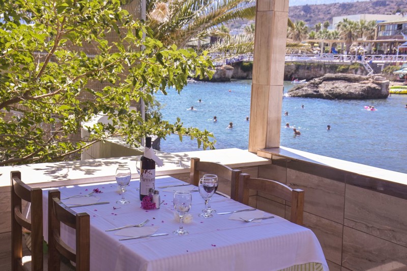 Eri Beach. Restaurant