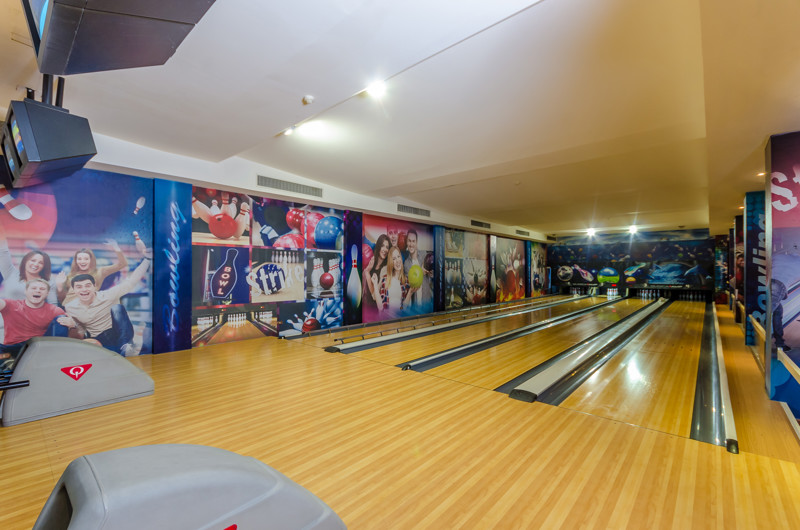 Titanic Beach Bowling