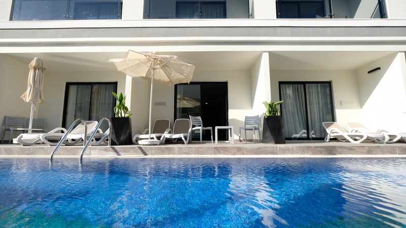 Seaden Valentine Resort & Shared Pool With Swim Up.