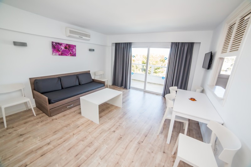 Pierre V. Mallora Portofino 1Bedroom Apartment 2