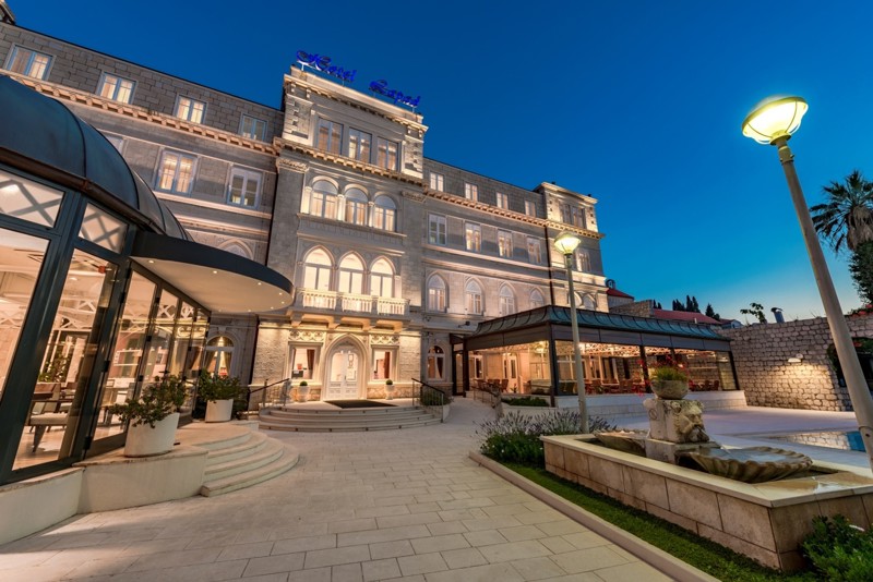 Night View of Hotel Lapad