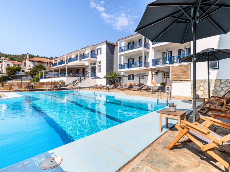 Outdoor Pool at Aperitton Hotel