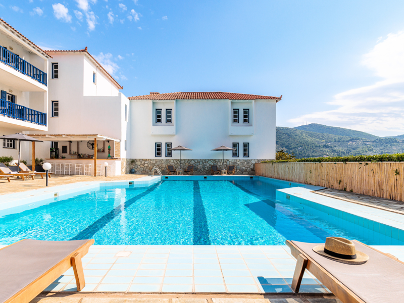 Pool in Aperitton Hotel
